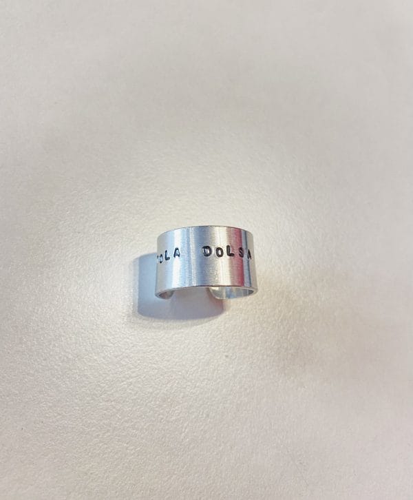 Ring with dialect engraving "Tola dolsa"