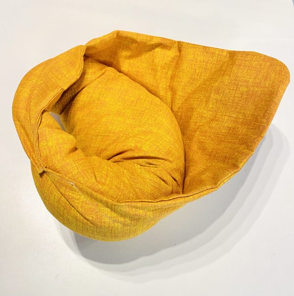 Tortellino-shaped pillow - Image 2