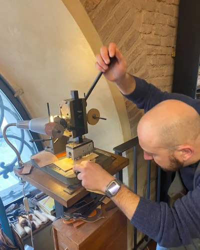 tortellino-cuoio-001